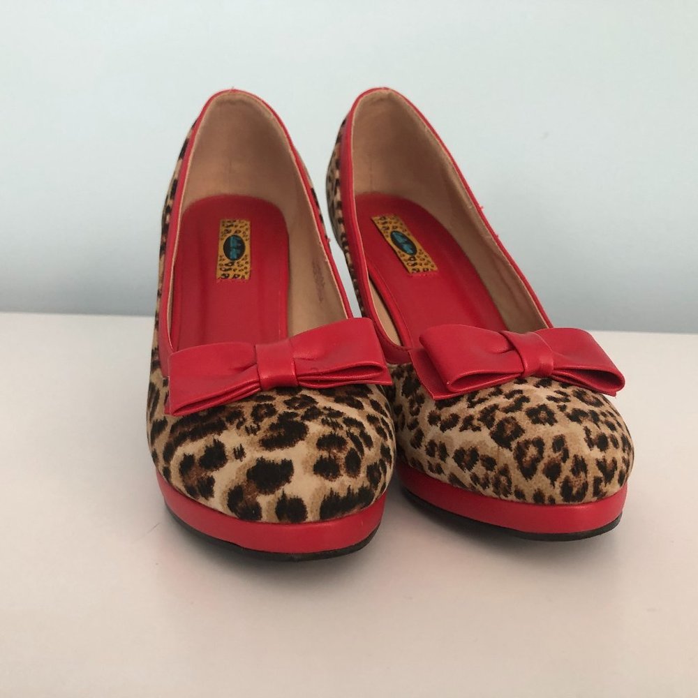 Lulu Hun Melody Leopard High Heel leopard pattern w/ red trim and bow size 8.5